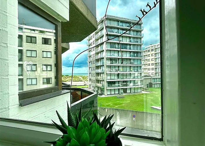 Studio Sia - Lichtrijke Studio Met Balkon Met Zijzeezicht In Hartje De Panne