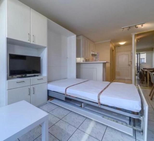 Apartamento Sia - Lichtrijke Met Balkon Met Zijzeezicht In Hartje De Panne
